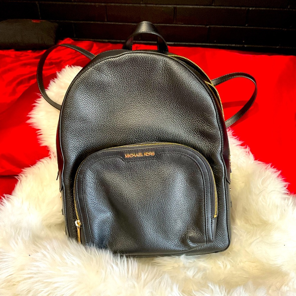 ⚫️🔲▪️”NWOT” BLACK PEBBLED SOFT MICHAEL KORS LEATHER BACKPACK  . . .